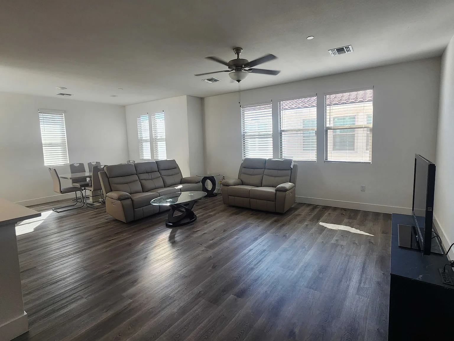 5301 East Commerce Way – photo 4