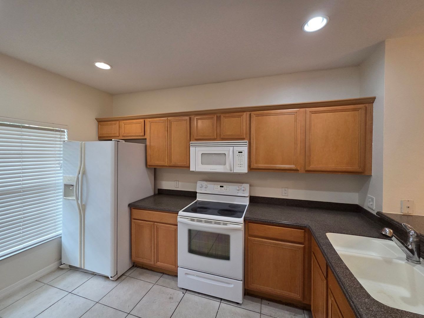 Beautiful 2 Bedroom, 2.5 Bath Townhome for Rent in The Hammocks! – photo 3