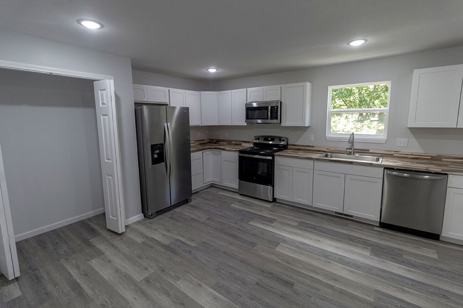 Large Duplex with Head-turning Style, Extraordinary Location. – photo 5