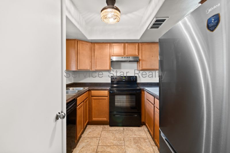 4050 E Cactus Rd – photo 4