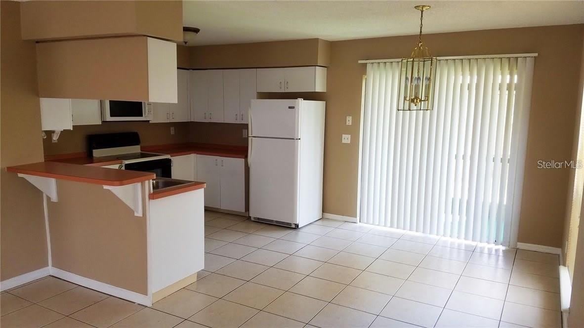 132 DOUGLAS Road W – photo 4