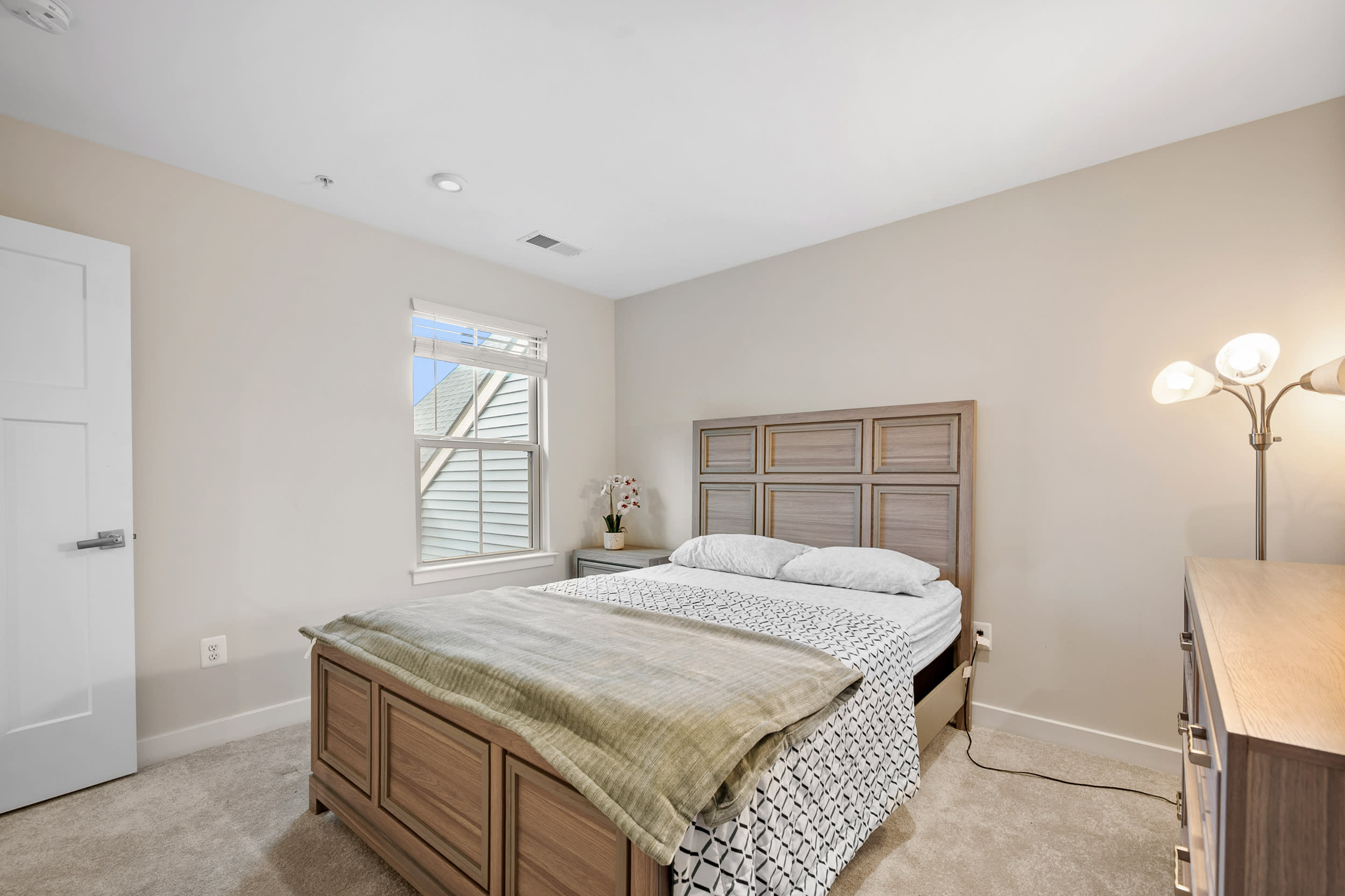 6147 Dock St – photo 2
