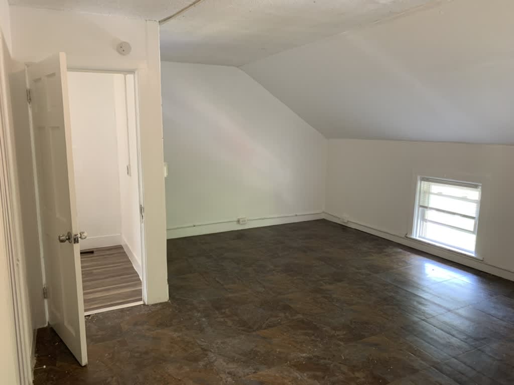 480 Norwich Avenue – photo 1