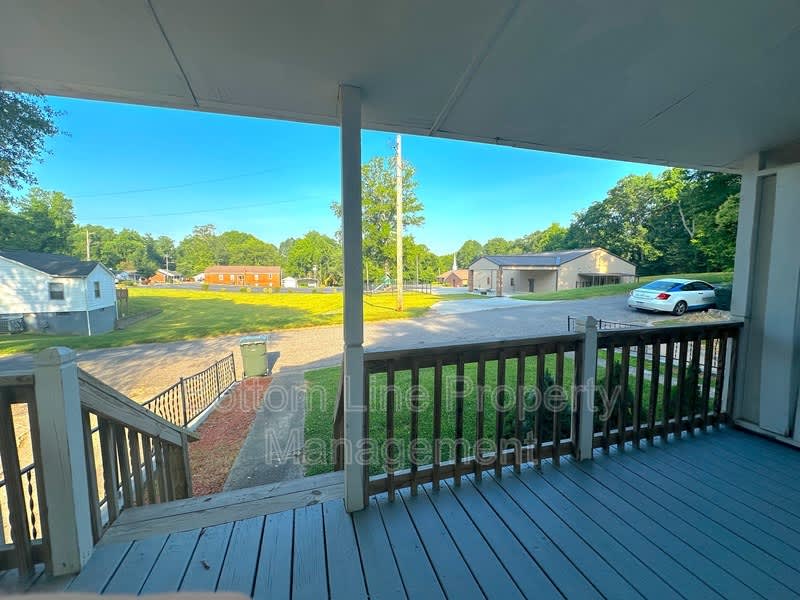 301 Vivian St – photo 5