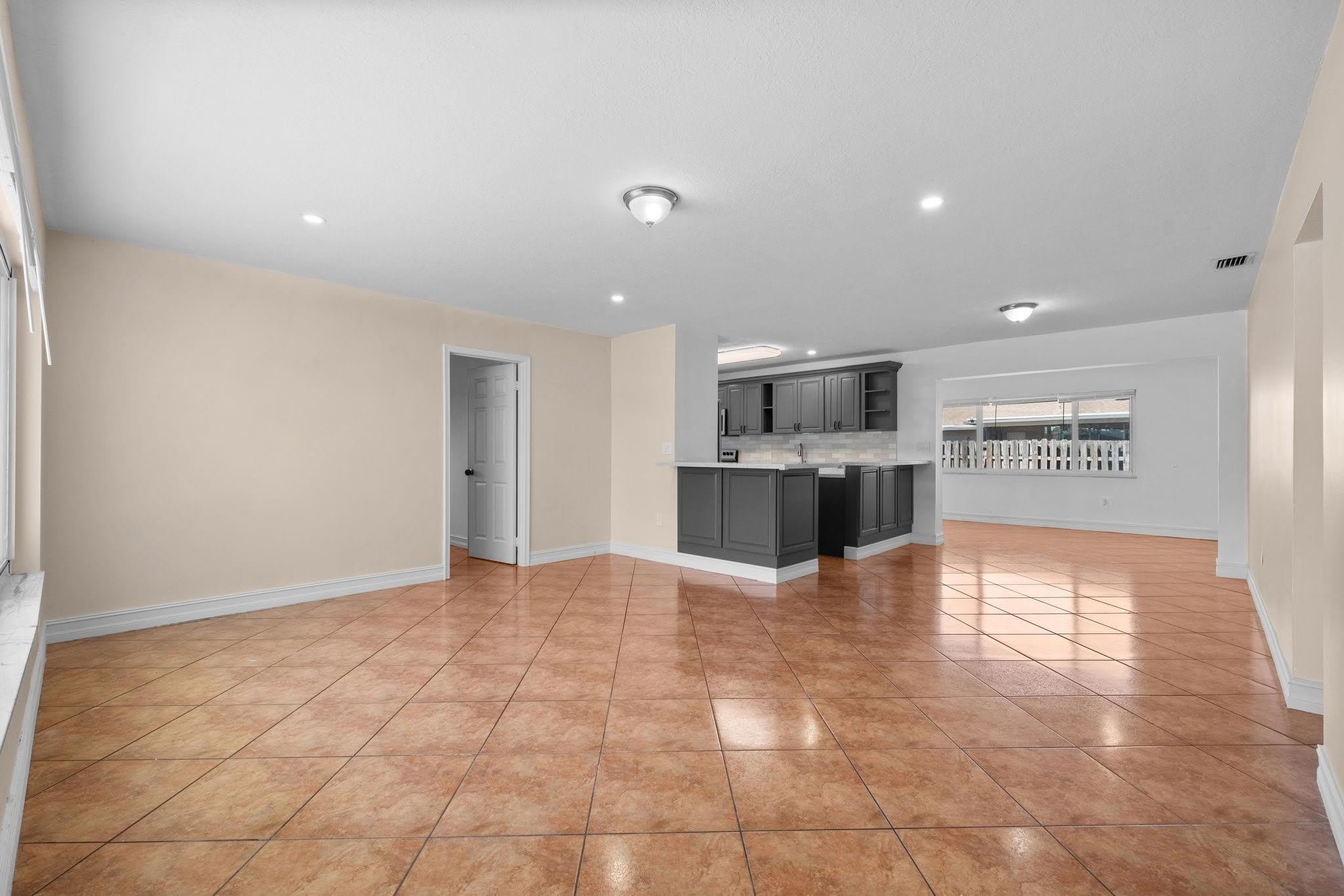 11371 Nw 40Th Place – photo 5