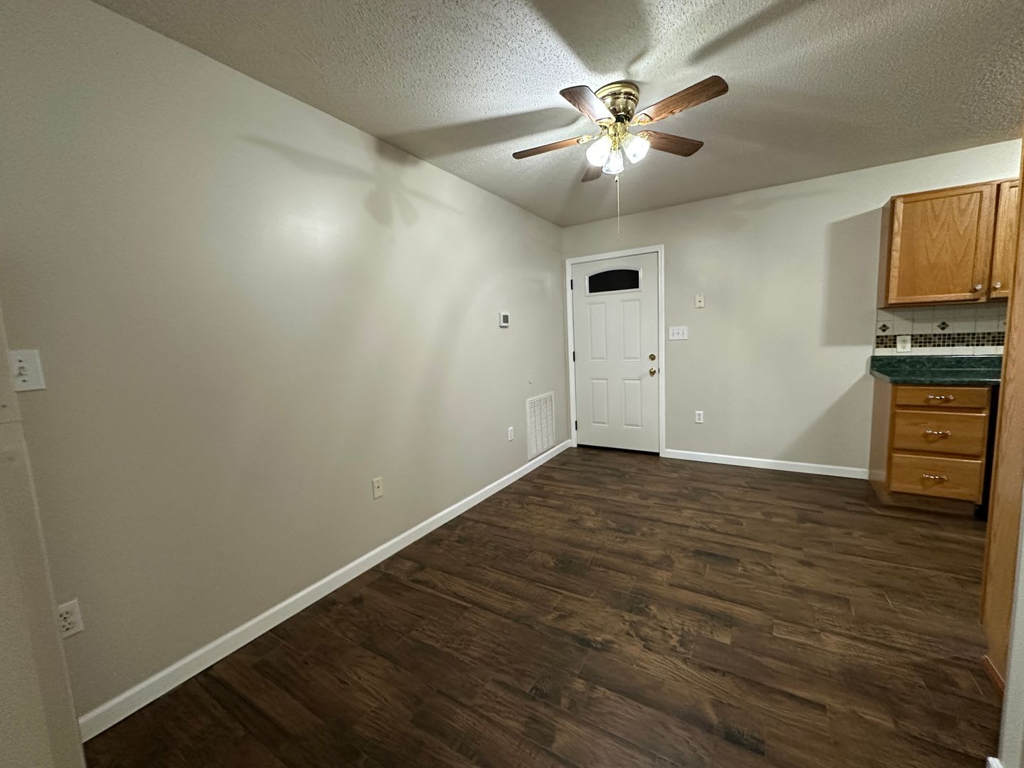 Peaceful Single-Level Living in a Charming Kodak Neighborhood – photo 5