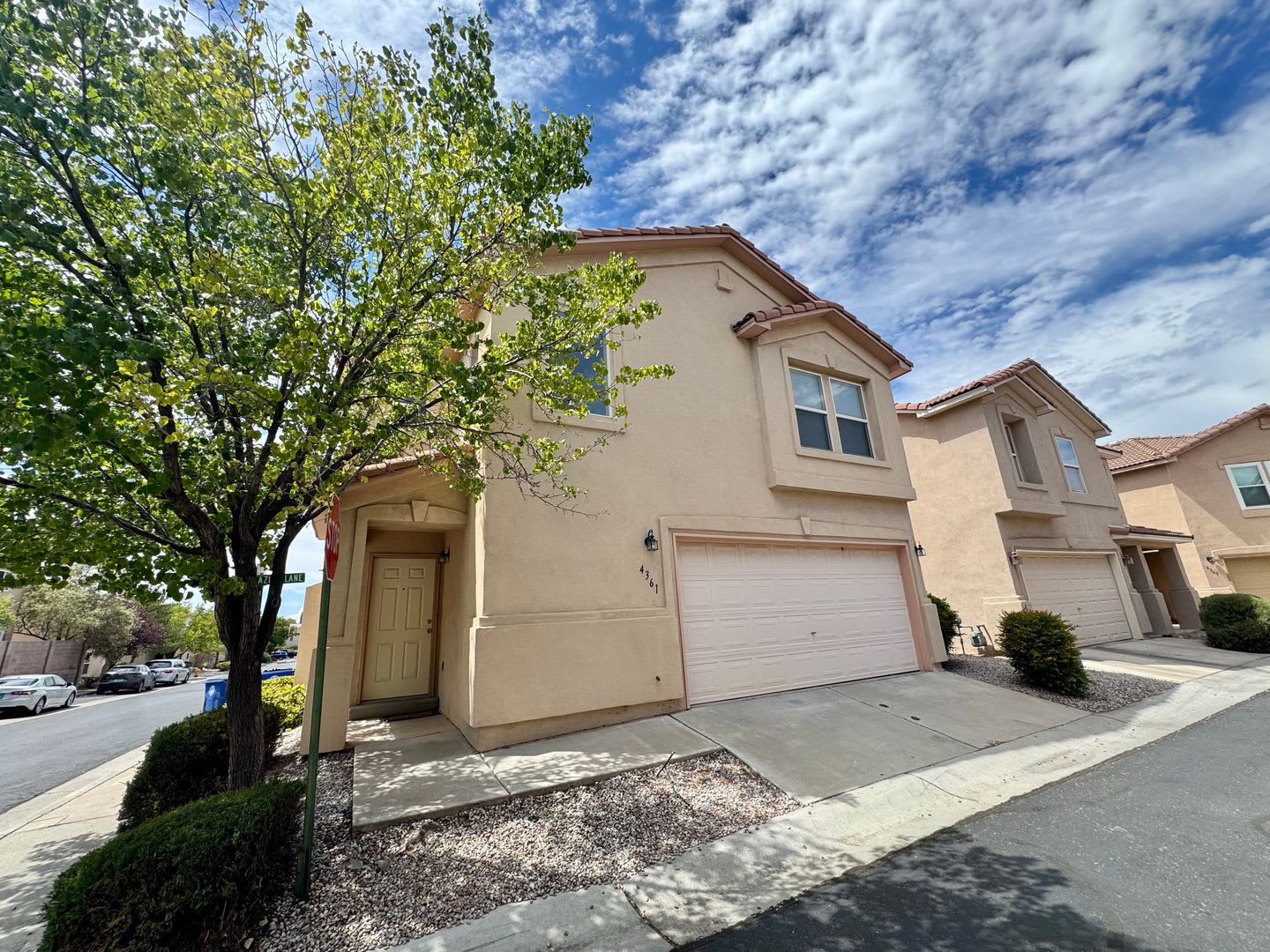 3 bedroom 2.5 bath in gated community – photo 1