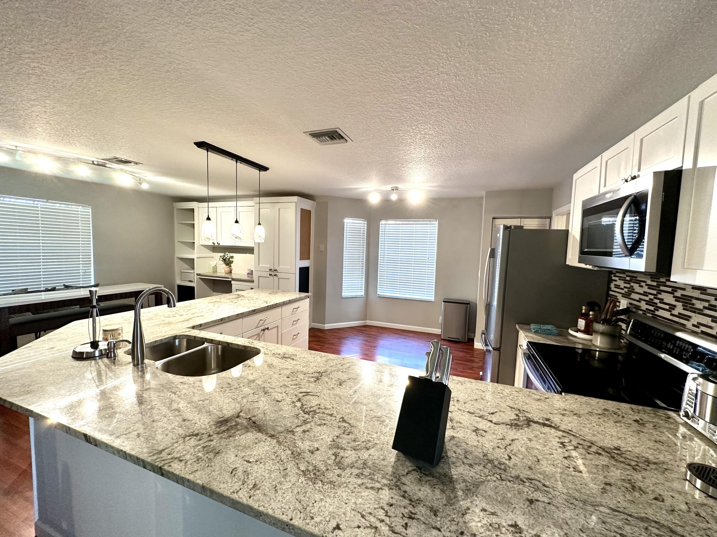 1000 Lake Breeze Drive – photo 5