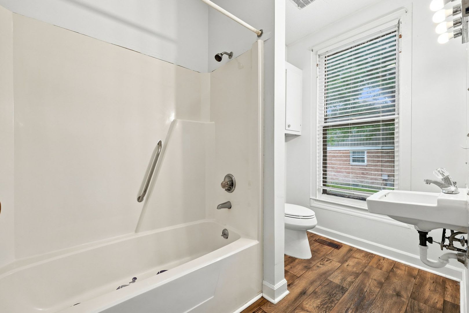*** $100.00 OFF FIRST MONTH RENT IF MOVE IN BY END OF AUGUST*** – photo 5