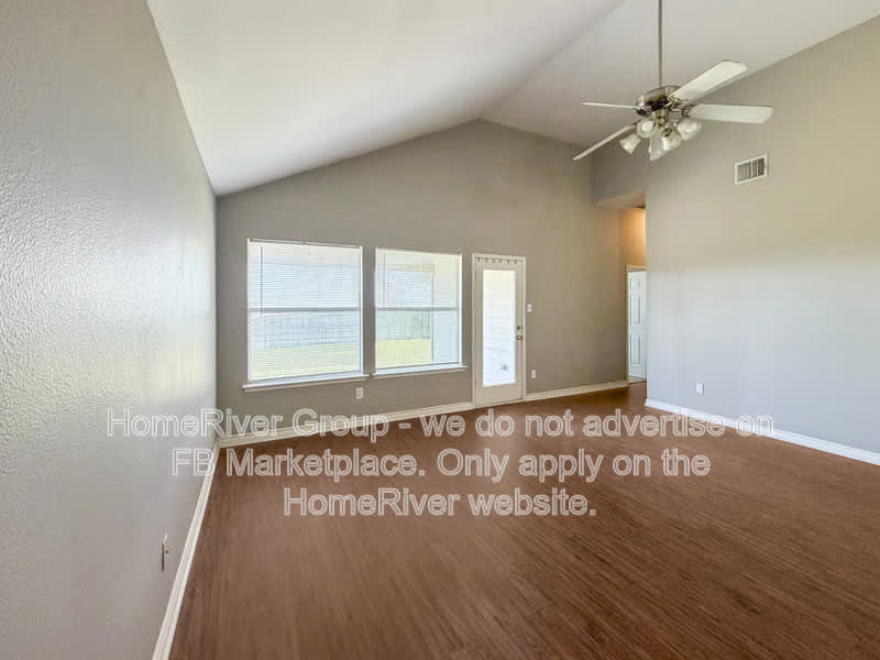 313 Charleston Dr – photo 5
