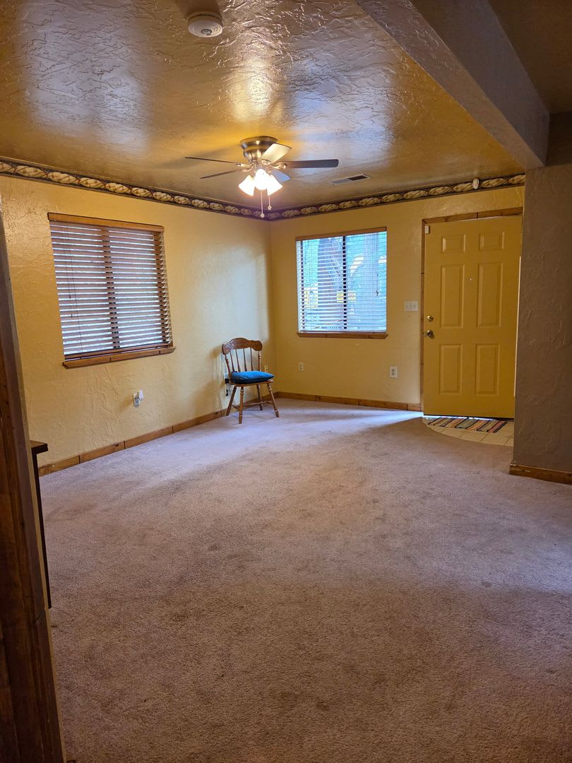 Move In Special!!!! Cute Three Bedroom, 1 Bath home near Midtown – photo 4