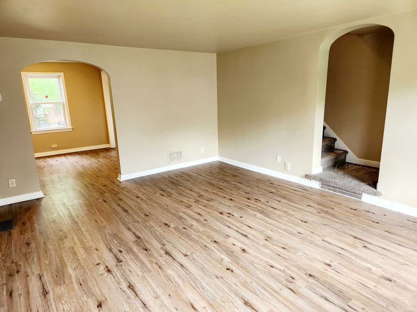 Recently Renovated 3 Bedroom in Harrisburg! – photo 2