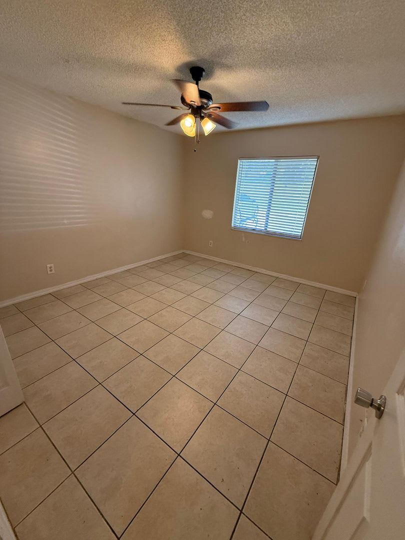 417 Century Blvd – photo 2