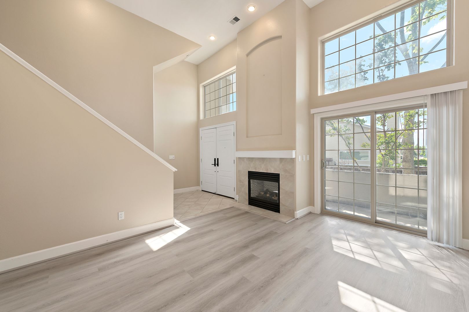 3 bedroom 2.5 bath townhome with multiple levels! – photo 4