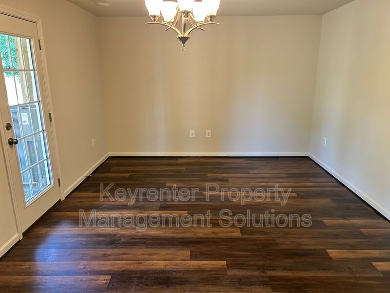213 Willowshire Ct – photo 4