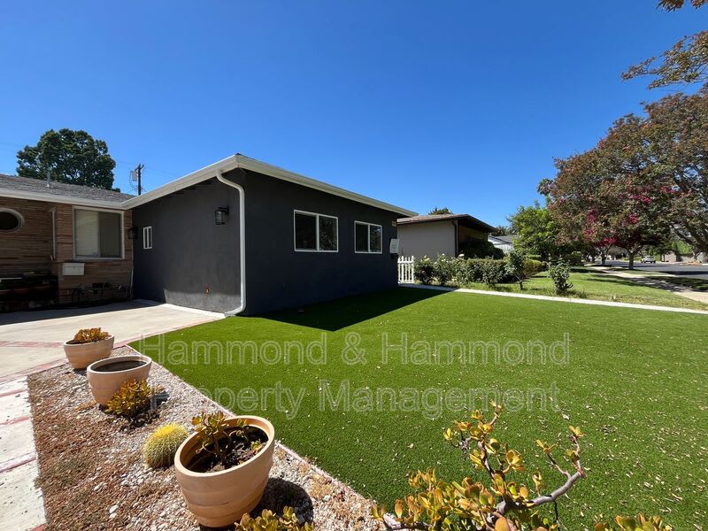 4447 Babcock Ave – photo 1