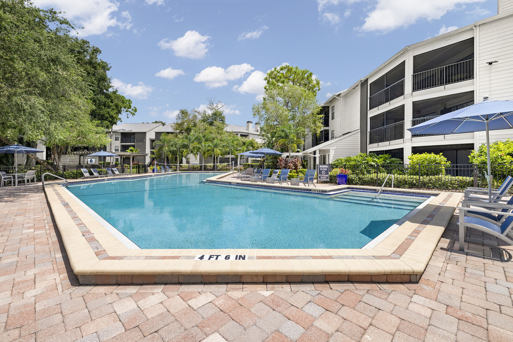 4800 Westshore Apartments – photo 2