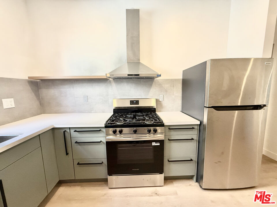 1246 North Formosa Avenue – photo 4
