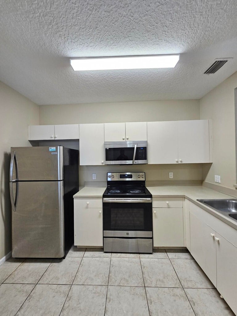 1063 Golden Lakes Blvd – photo 5