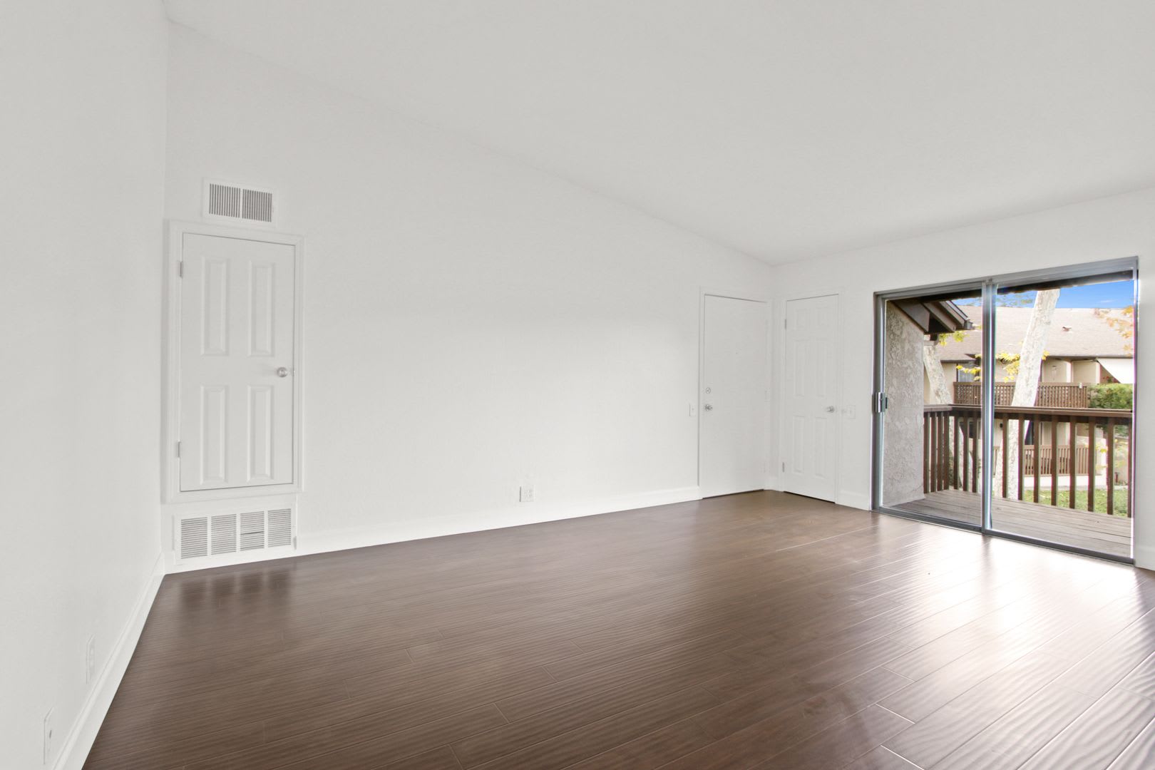 Beautifully Rehabbed Mission Viejo Condo Next To Everything – photo 2
