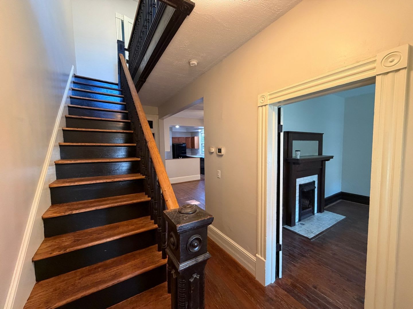 Charming 3 BR home with Garage, Convenient Location! – photo 4