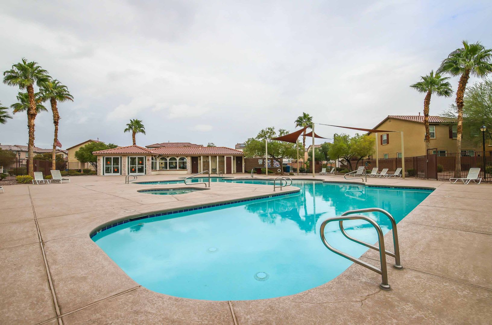 Stylish Gated Henderson Home with Loft & Community Pool! – photo 4