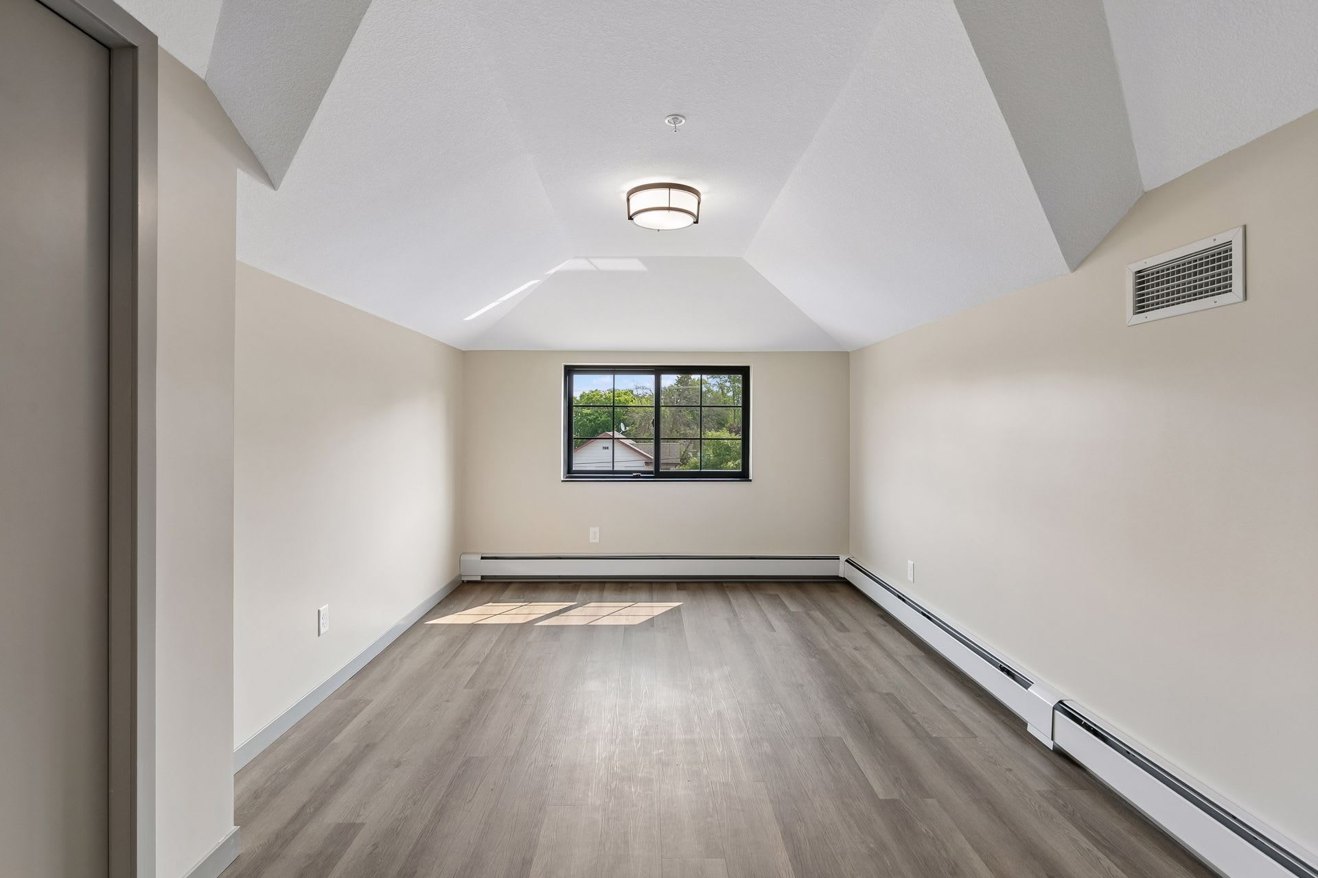 321 6th Street East – photo 5