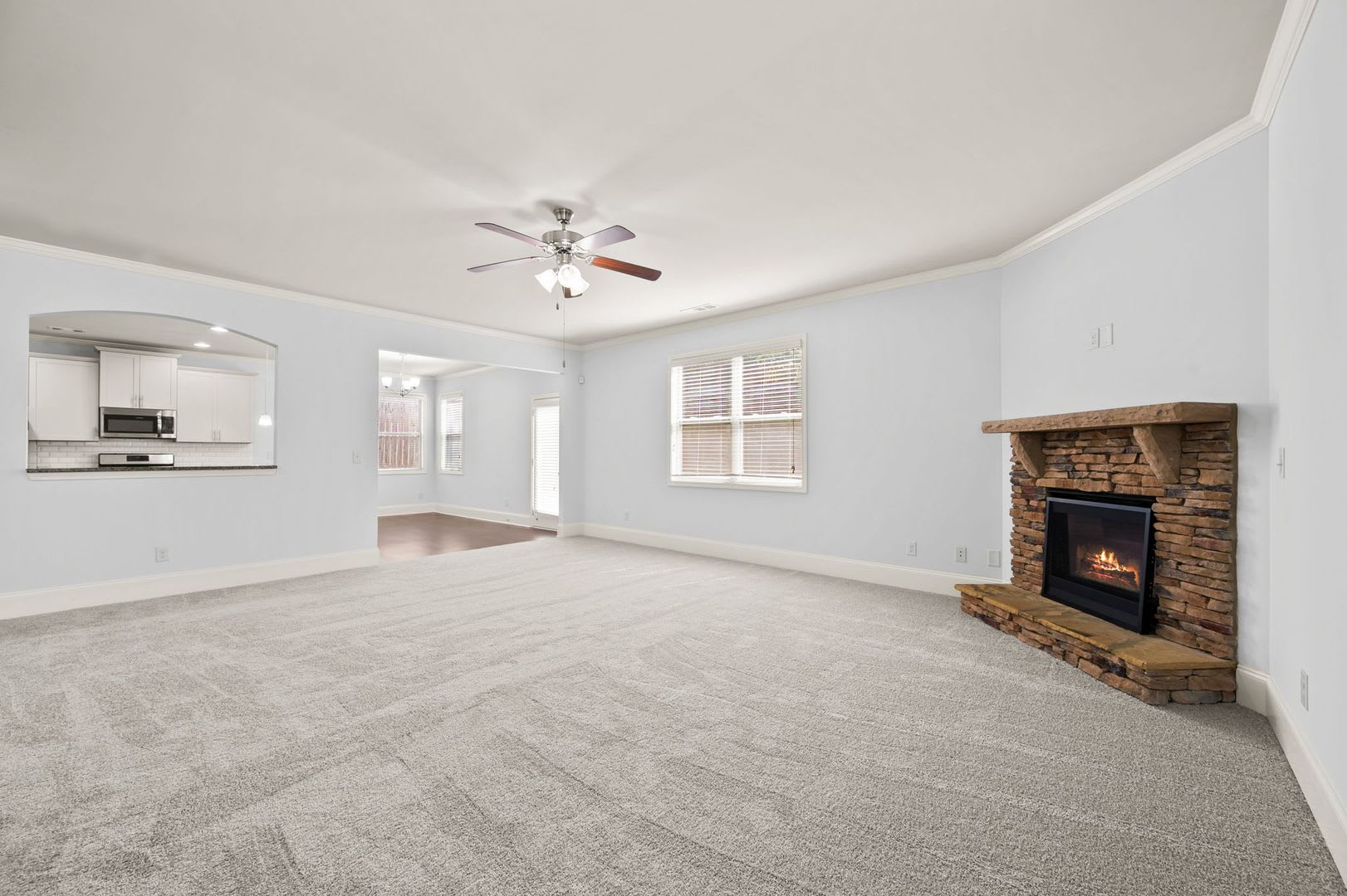 Spacious 5BR/3.5BA Home in Tallant Farms – photo 4