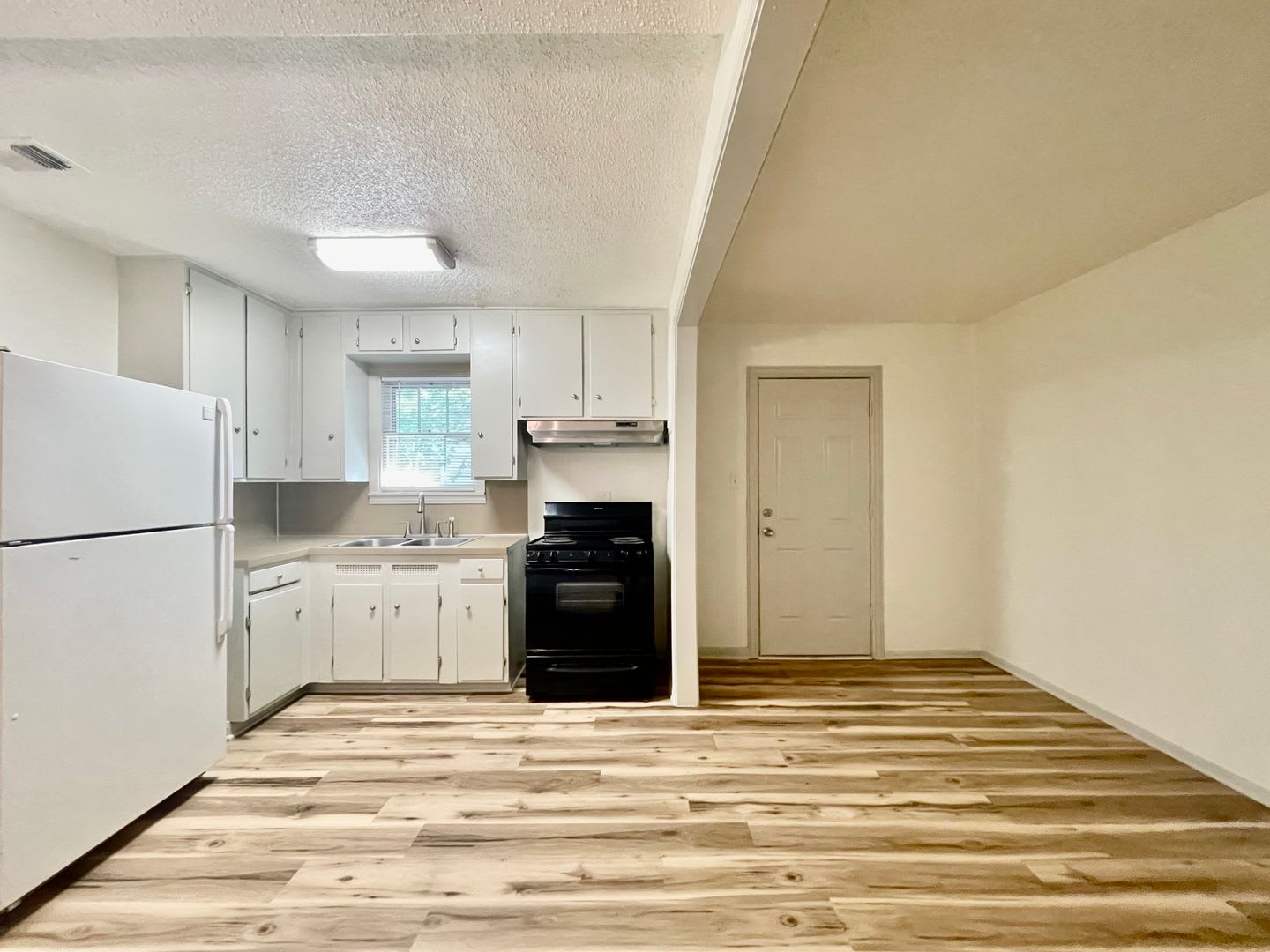 Centrally Located & Fully Updated – photo 5
