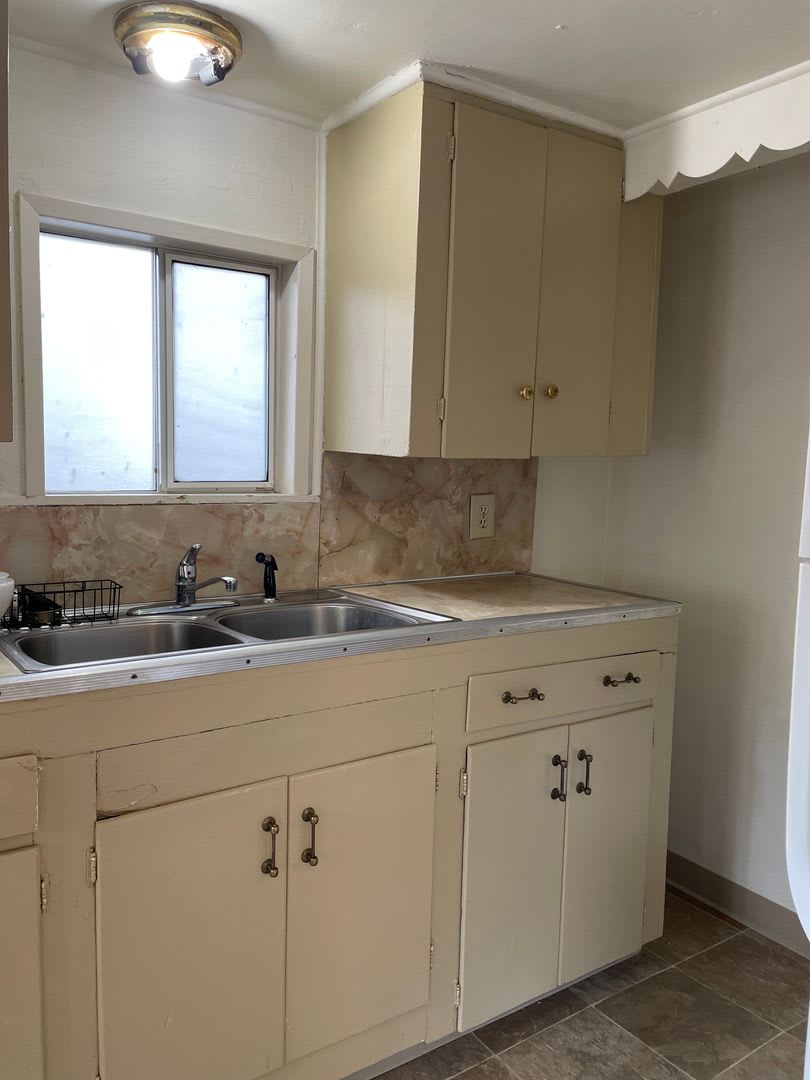 Cute 2 Bedroom 1 Bath Home in Shady Cove – photo 4