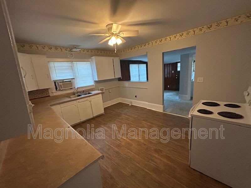 241 Davis St – photo 2