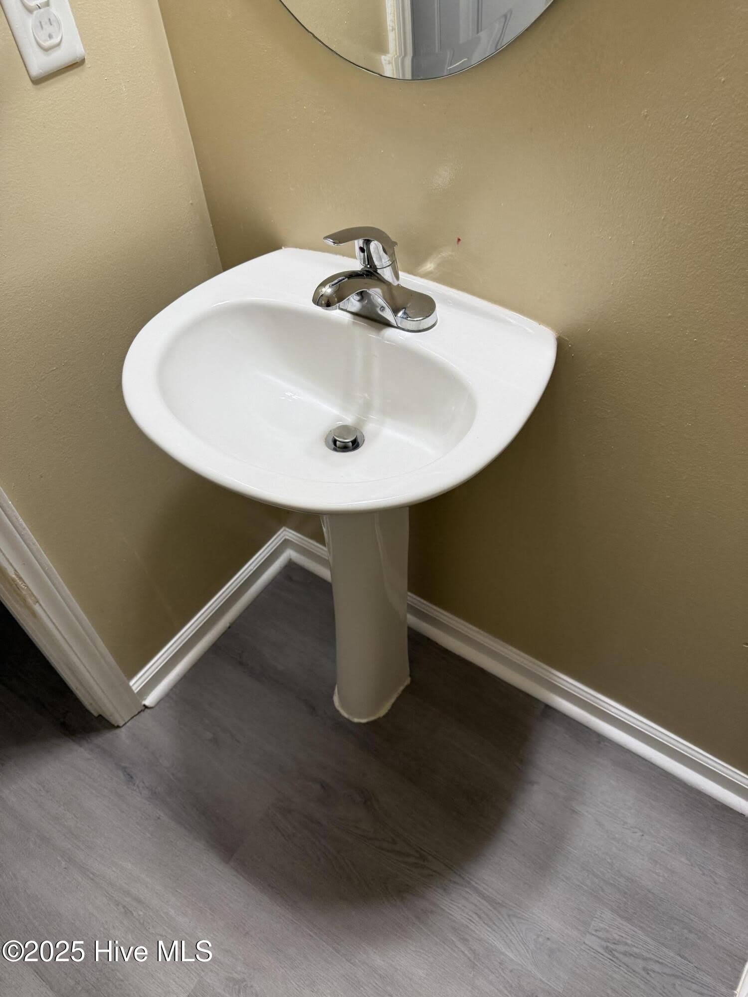 659 Roanoke Drive – photo 5