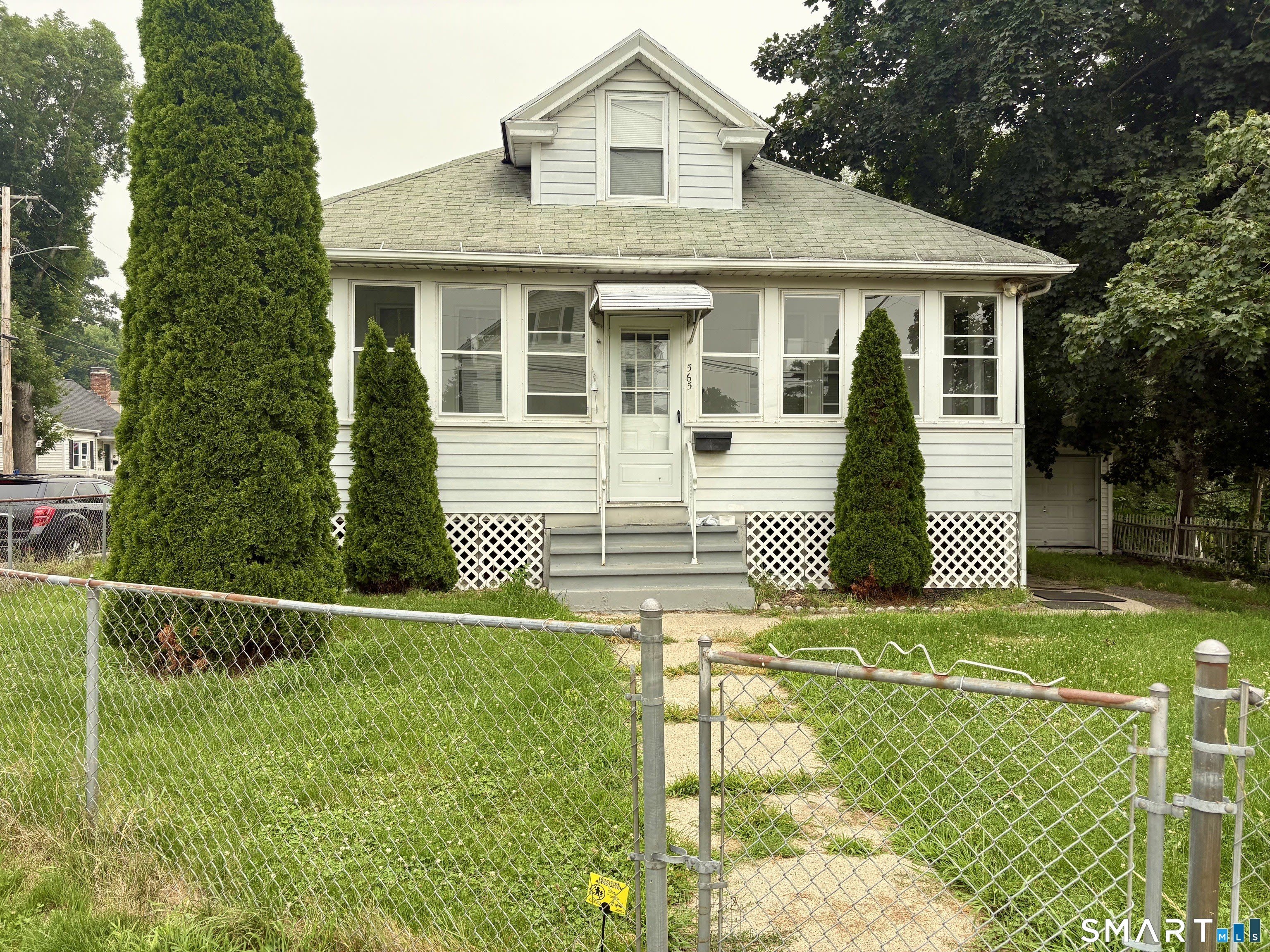 565 Sylvan Avenue – photo 1