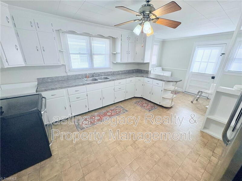 1604 Walker Place – photo 5