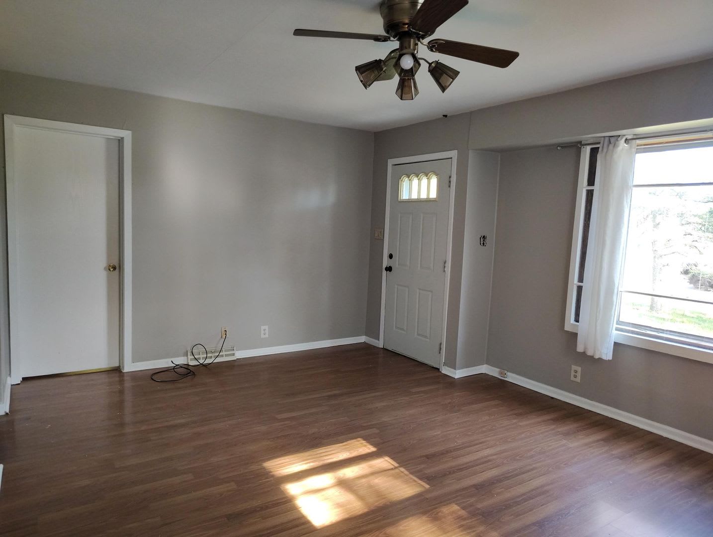 Single Family 4 Bed/2 Bath House for Rent!! – photo 3