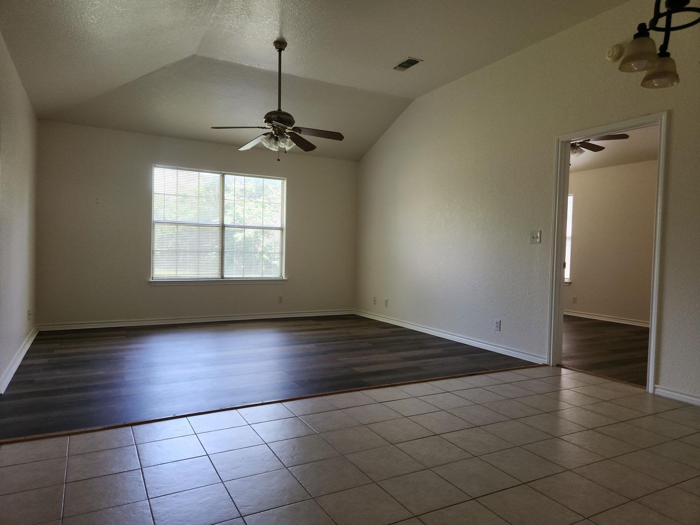 FOR LEASE!! – photo 3
