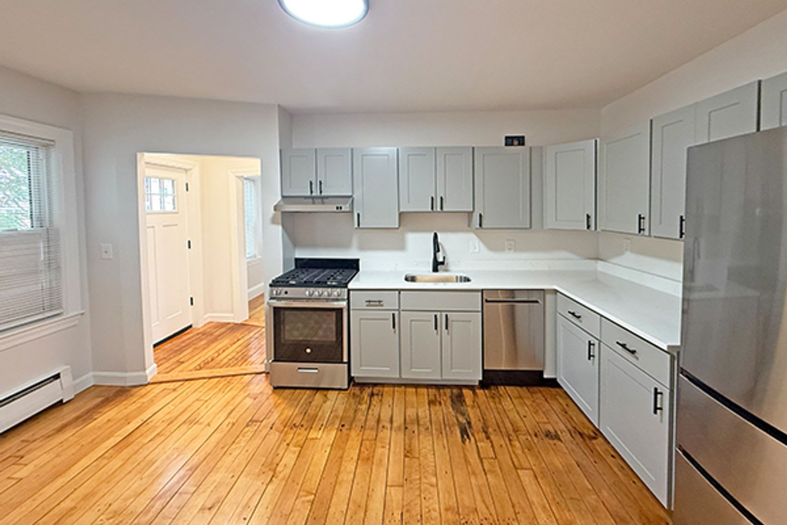 Updated 2 bedroom Apartment AVAILABLE NOW – photo 3
