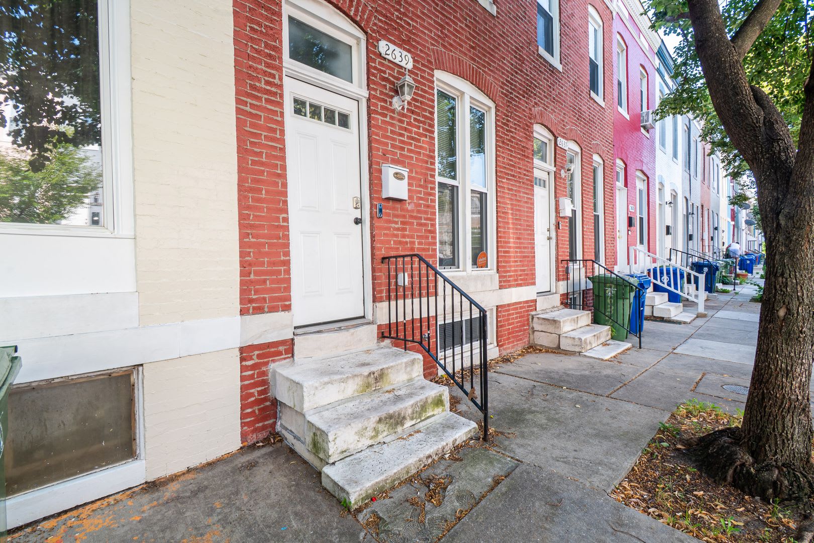 Updated 2-Bedroom Townhome with Flexible Den/Office, Central Air & Fenced Yard – photo 3