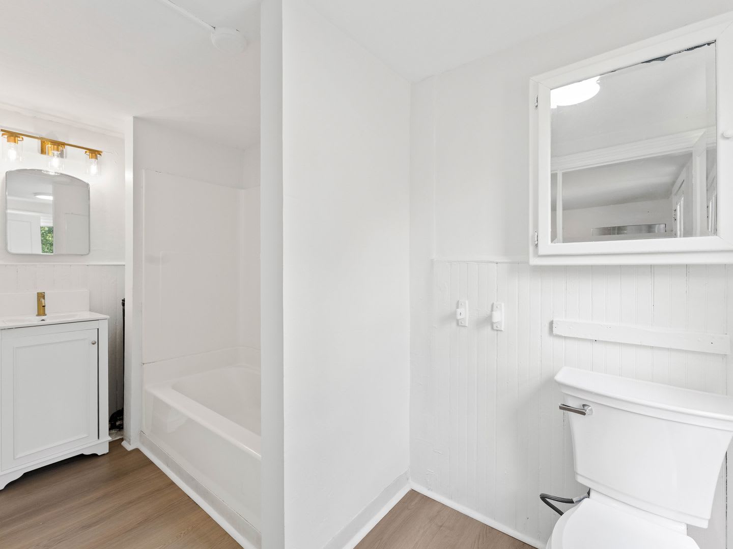 Renovated 3-Bedroom Apartment with Bonus Finished Attic & Spacious Shared Backyard – photo 3