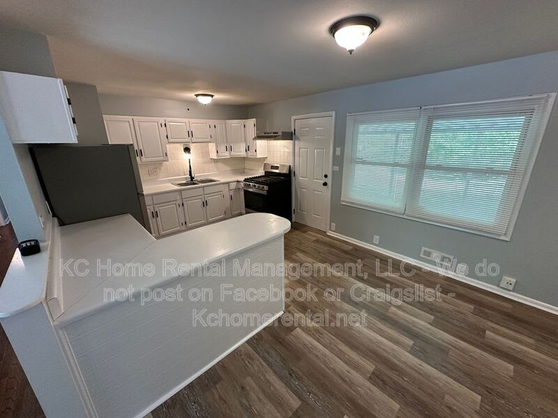10809 Ewing Ave – photo 5