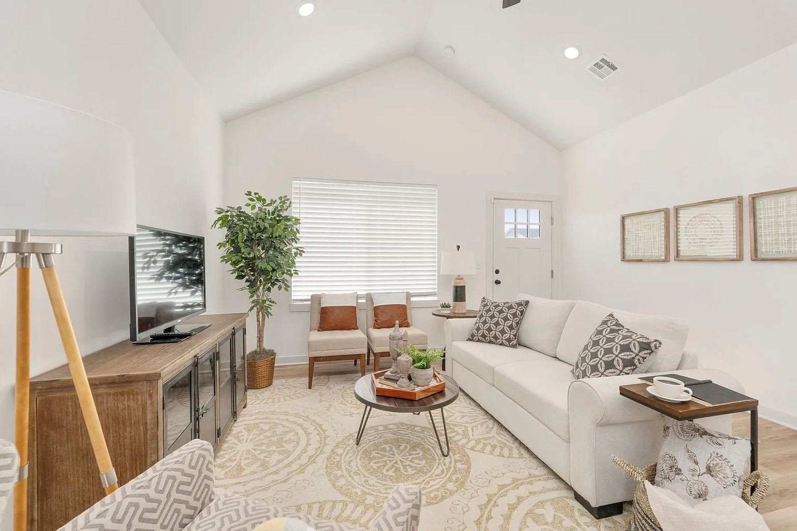 Spacious 3-Bedroom 2-Bathroom Villa – photo 3