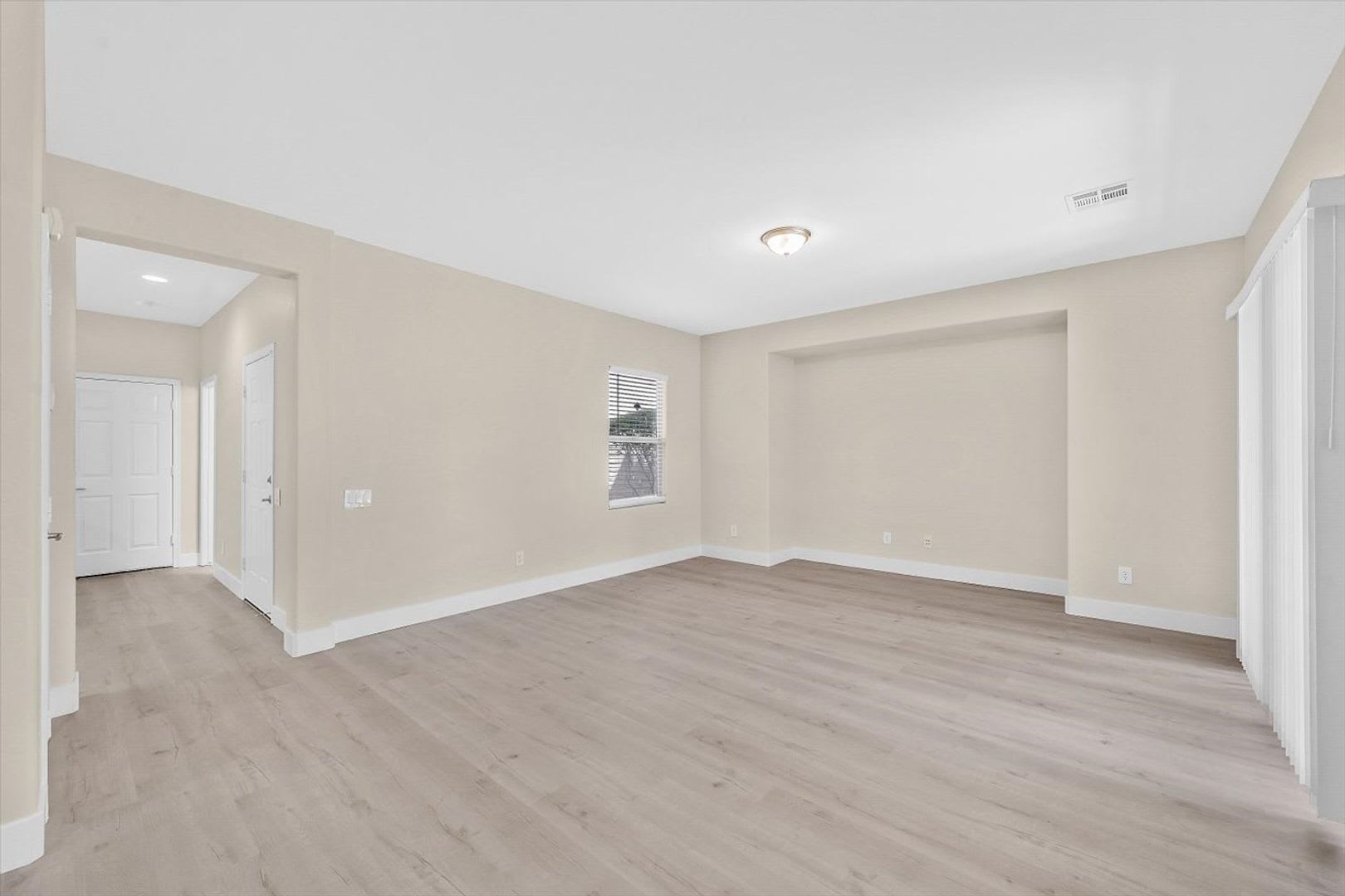3 Bedroom Home With Loft Located In Summerlin – photo 5