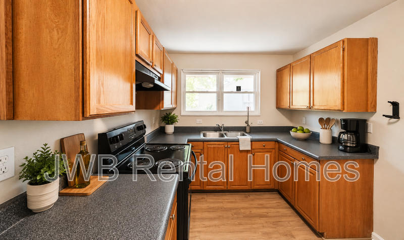455 58th St W – photo 3