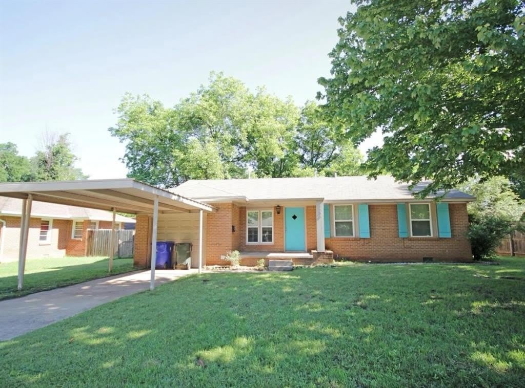 1205 W Brooks Street – photo 1