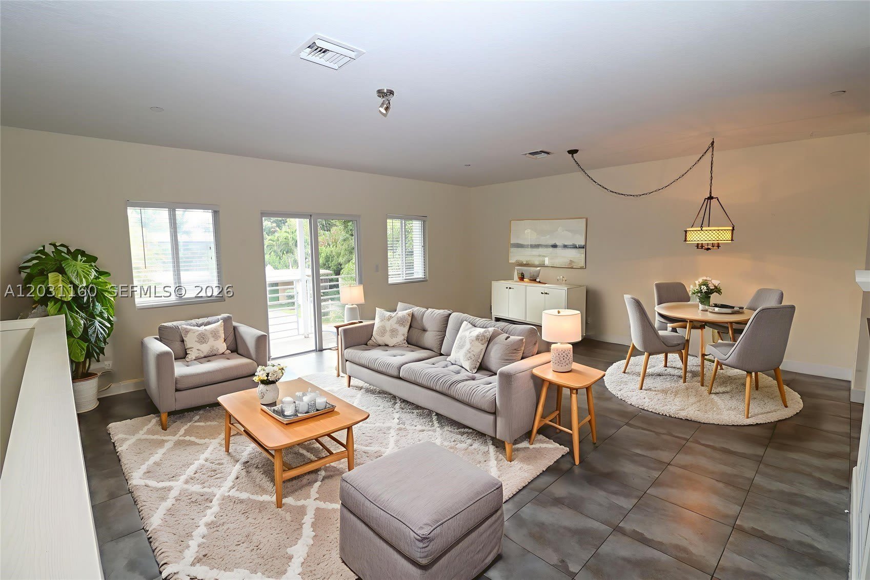 609 NE 28th St – photo 1
