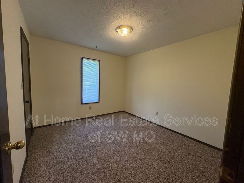 522 E Washita – photo 4