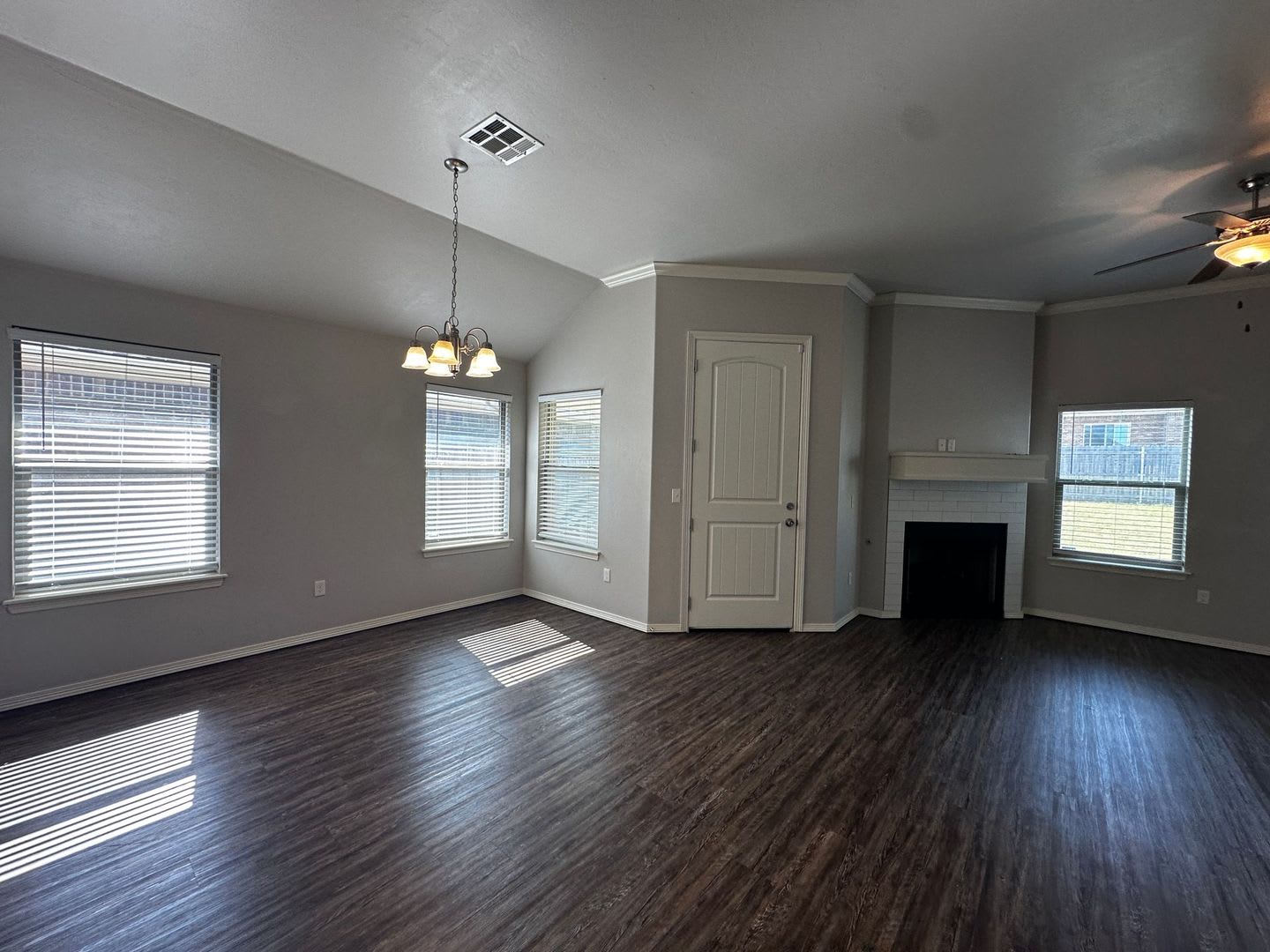 3 Bedroom 2 Bath 2 Car Garage – photo 5