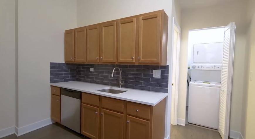 2057 W Dickens Ave – photo 2