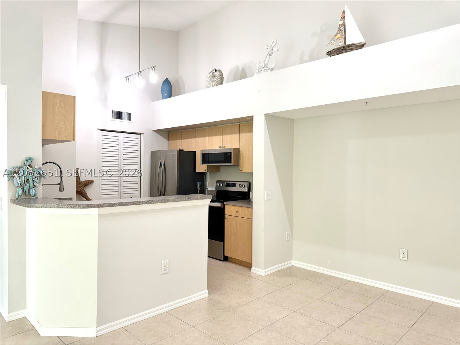 1020 Villa Ln – photo 2