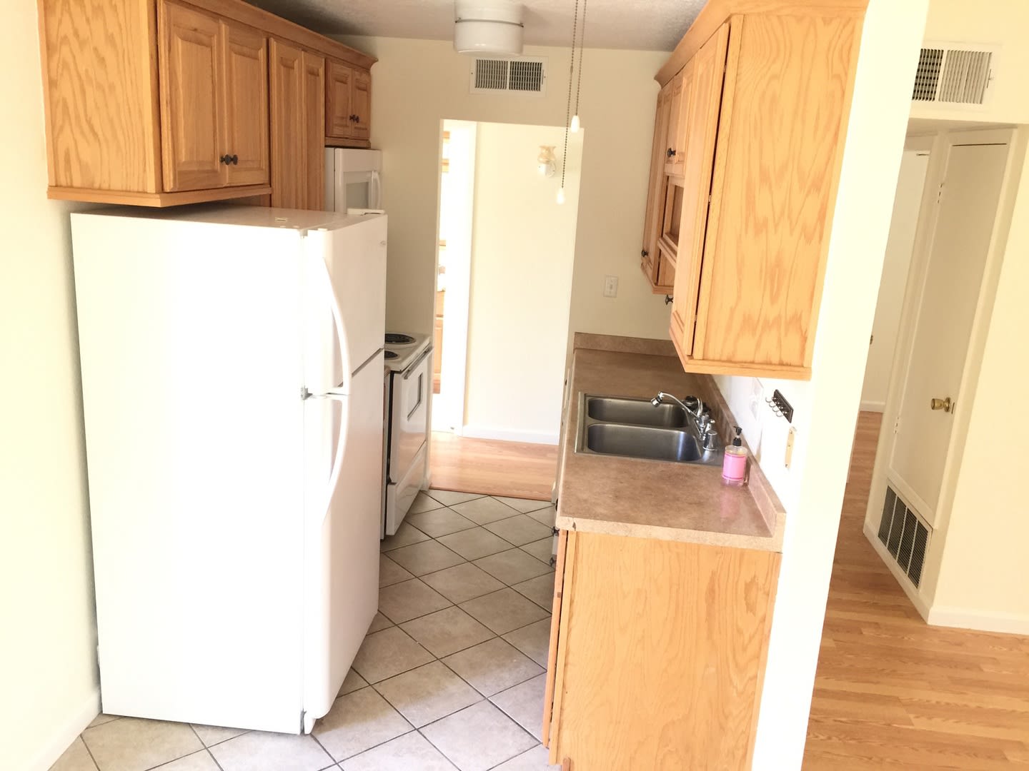 Coming Available September Bright Spacious Home Open Floor Plan Large Backyard Prime Nw Location – photo 4